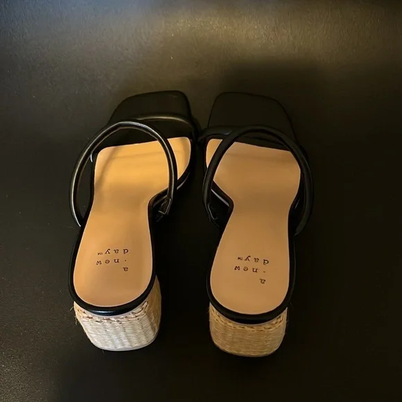 Nwot rattan block heel sandals - Picture 8 of 11